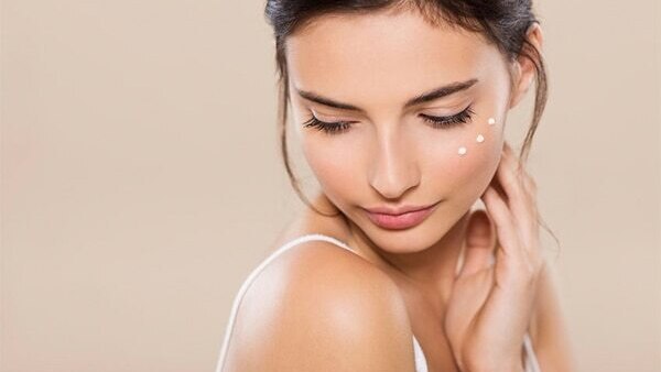 How to avoid artificial dyes in your skincare routine