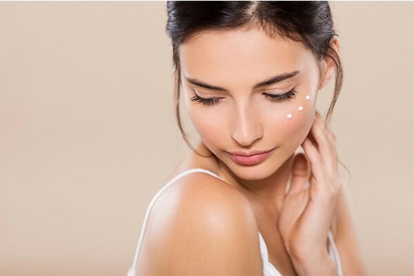 How to avoid artificial dyes in your skincare routine