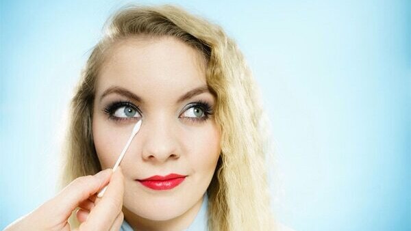 Tip #04: Always start by removing your eyeliner