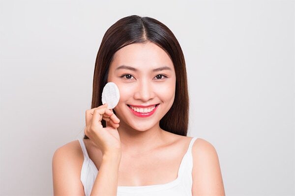 Tip #04: Always start by removing your eyeliner