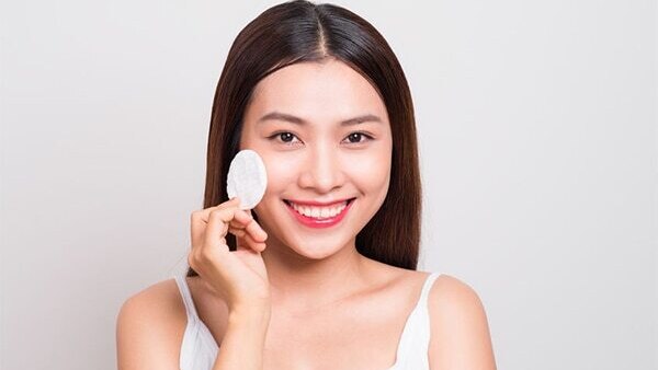 Tip #04: Always start by removing your eyeliner