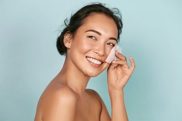 Tip #04: Always start by removing your eyeliner