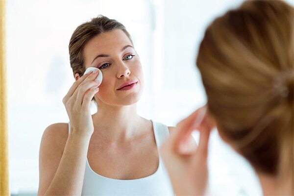 Tip #04: Always start by removing your eyeliner