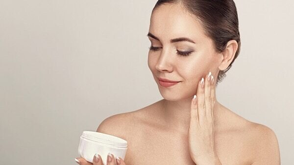 05.	Setting powder/setting spray