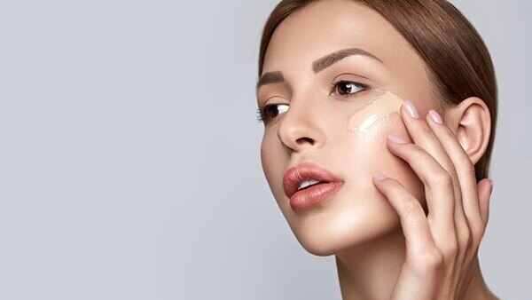 05.	Setting powder/setting spray