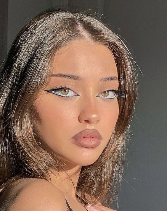 Nude Eye Makeup Looks that are Everything but Boring woman Lakme Eyeliner