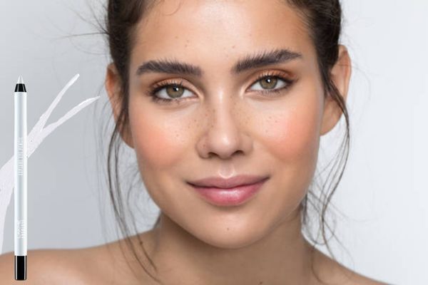Nude Eye Makeup Looks that are Everything but Boring woman Lakme Eyeliner