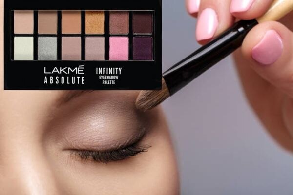 Nude Eye Makeup Looks that are Everything but Boring woman Lakme Eyeliner