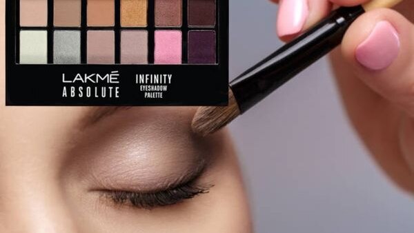 Nude Eye Makeup Looks that are Everything but Boring woman Lakme Eyeliner
