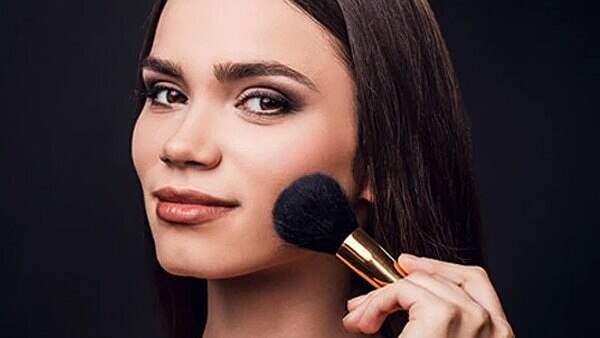 #4 Wear it as an eye shadow base