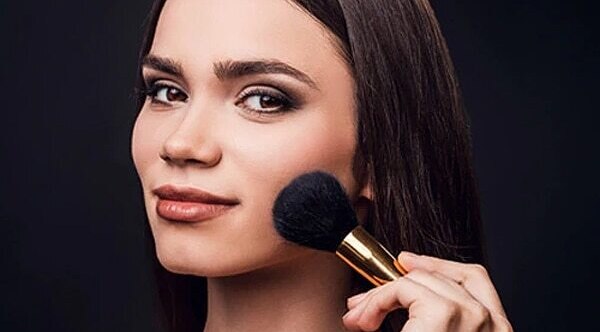 #4 Wear it as an eye shadow base