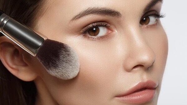 #4 Wear it as an eye shadow base