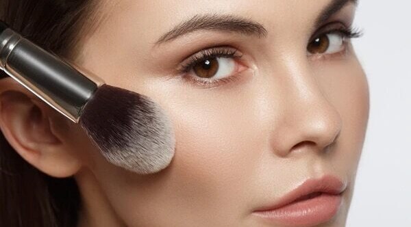 #4 Wear it as an eye shadow base