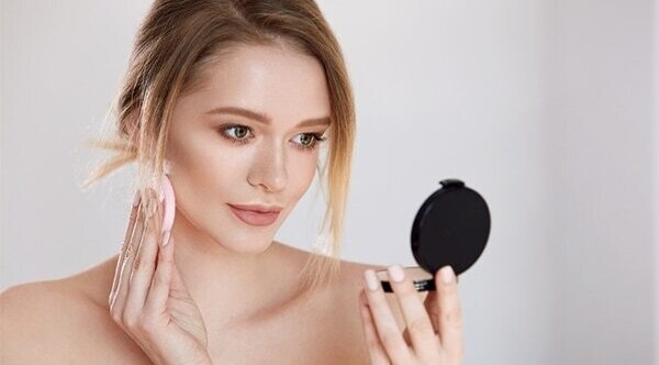 #4 Wear it as an eye shadow base