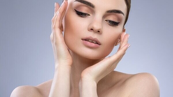 #4 Wear it as an eye shadow base