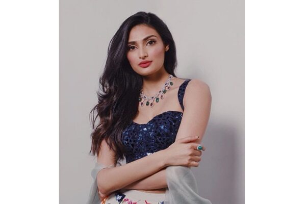Best Lakme Lipstick Shades for Indian Skin Tones | Top 3