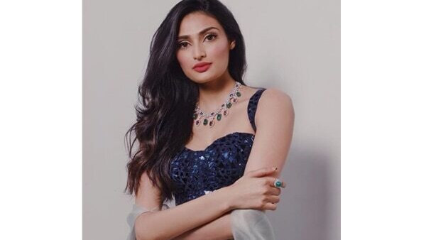 Best Lakme Lipstick Shades for Indian Skin Tones | Top 3