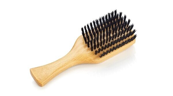 Round brush with a metal barrel