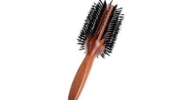 Round brush with a metal barrel