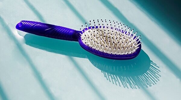 Round brush with a metal barrel