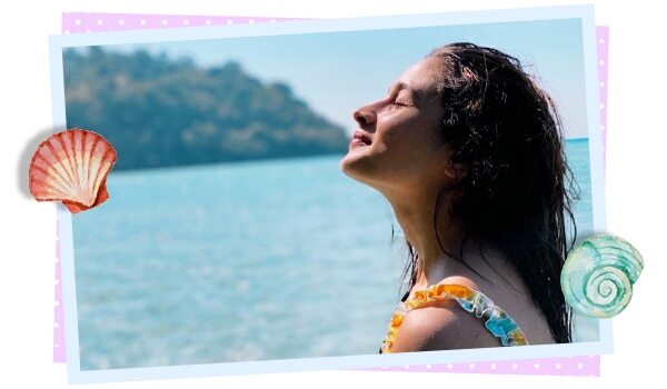 5 Pro Tips To Keep Your Skin From Tanning On A Beach Vacay