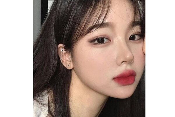 Minimal eyeshadow