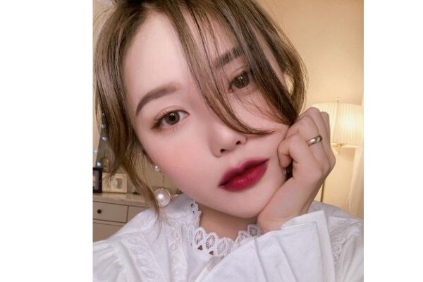 Minimal eyeshadow