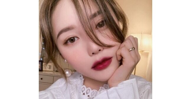 Minimal eyeshadow