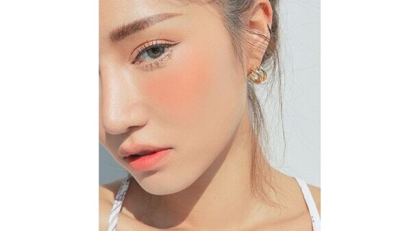 Minimal eyeshadow