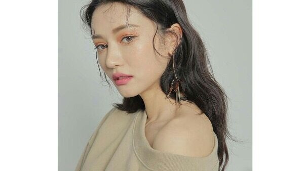 Minimal eyeshadow