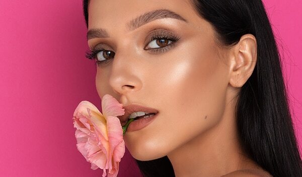 5 Reasons Why Your Makeup Routine Is Incomplete Without A Highlighter