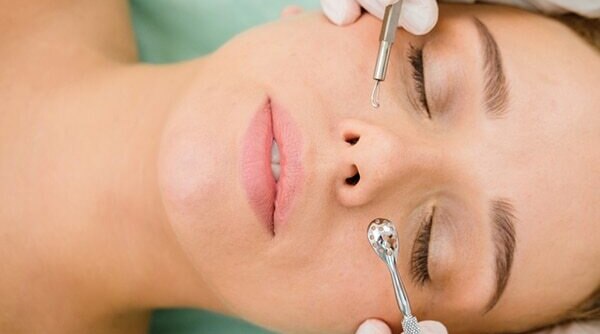 How To Not Use A Blackhead Extractor to Prevent Scarring