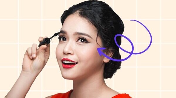 How To Prevent Mascara From Smudging All Over Your Eyelids