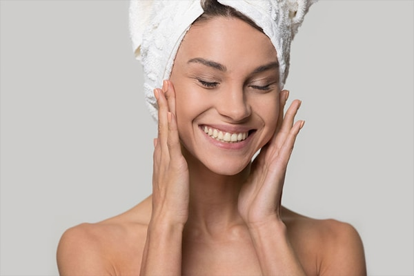 Facial massage to reduce frown lines