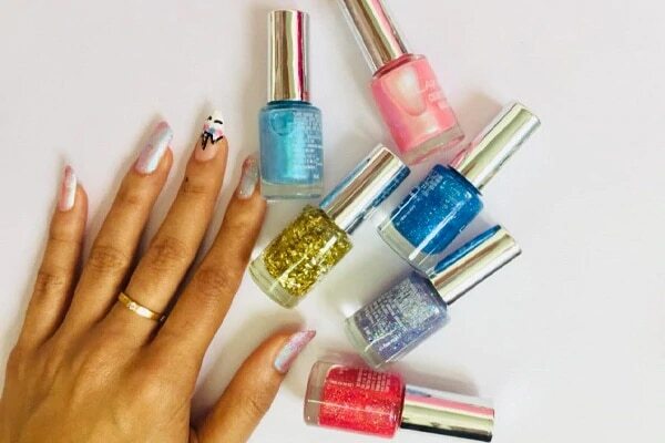 Glitter and metallic nail polishes