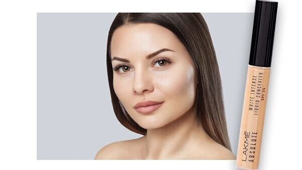 4. Highlight your brow bone