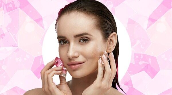 All The Ways In Which Rubbing Ice Cubes On The Face Is Beneficial