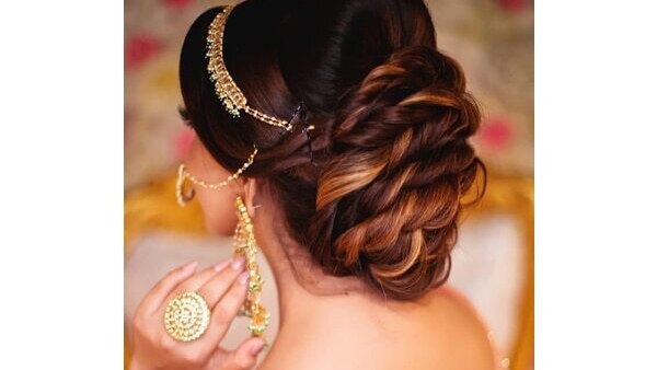 FAQs about wedding hairstyle for girls