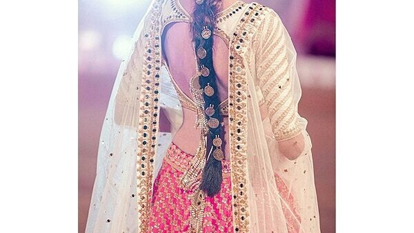 FAQs about wedding hairstyle for girls