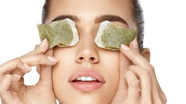 Green tea spray for skin