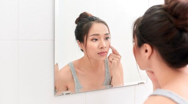 What Are Pockmarks And How To Get Rid Of them, An Expert Explains