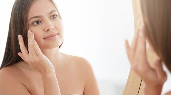 A Complete Guide To Dealing With Skin Peeling On The Face