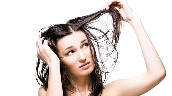 5 Smart Ways To Deal With Oily Hair This Winter