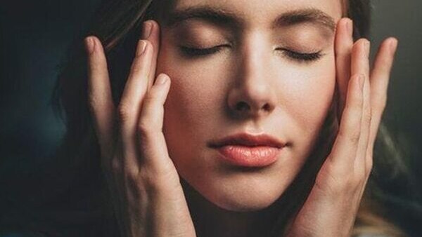 Gentle Facial Massage and Lymphatic Drainage: