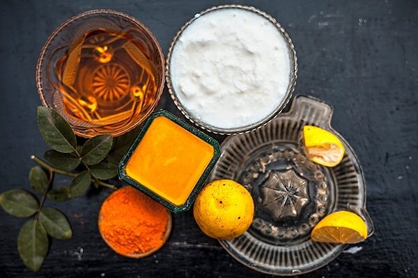Lemon, turmeric and honey mask for glowing skin
