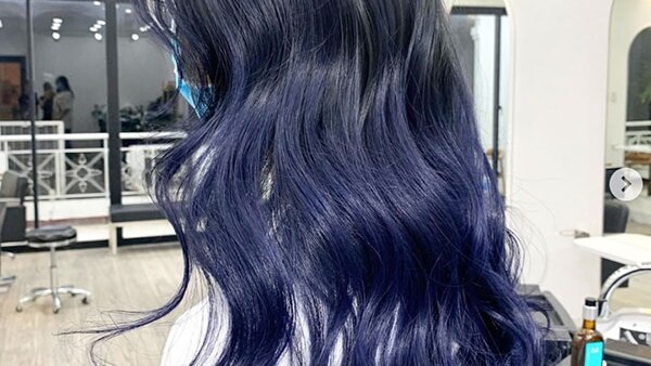 FAQs about black hair with highlights