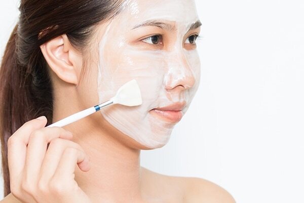 Conditions dry and damaged hair