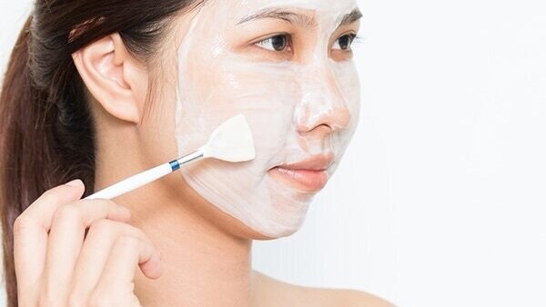Conditions dry and damaged hair