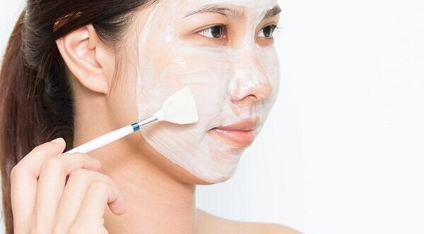 Conditions dry and damaged hair