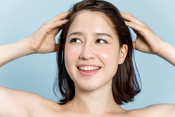 Conditions dry and damaged hair